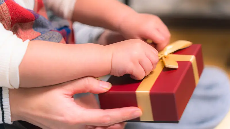 プレゼントを渡すシーン